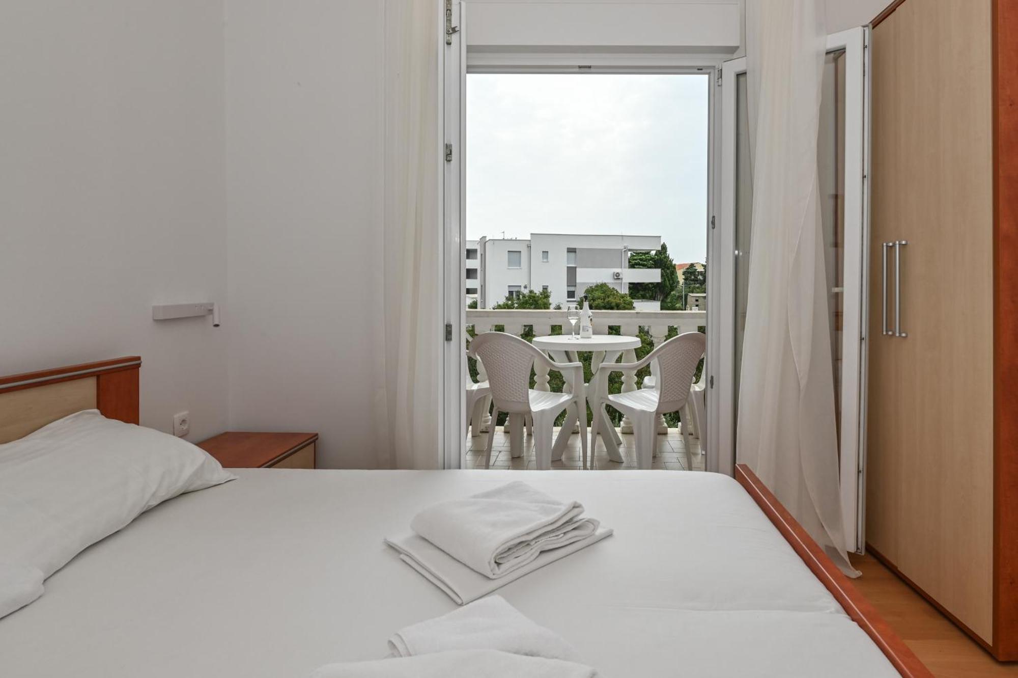 Seagull Pool Apartments & Studios Novalja Exterior photo