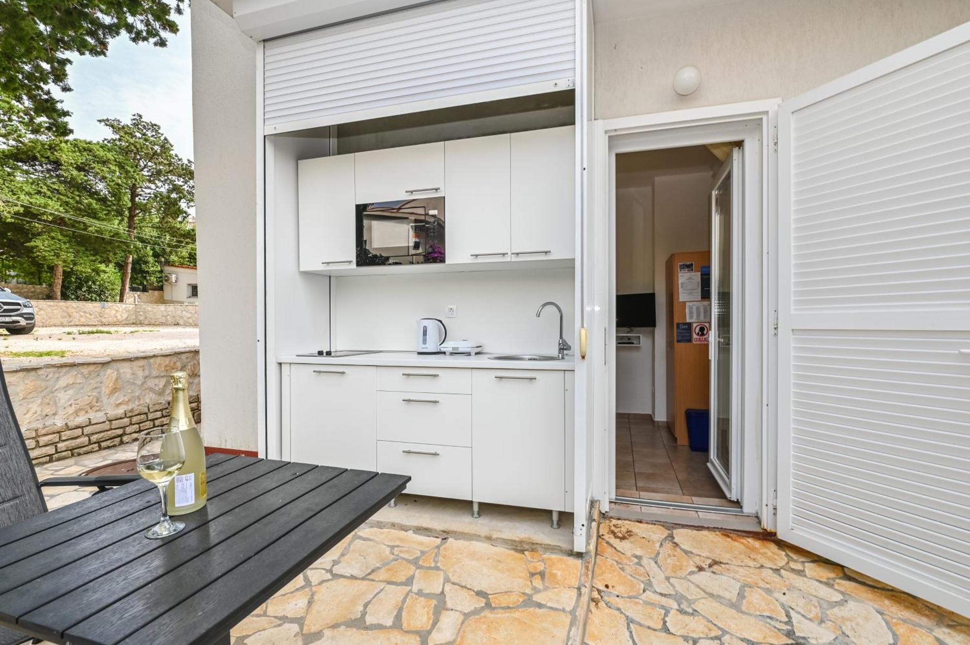 Seagull Pool Apartments & Studios Novalja Exterior photo