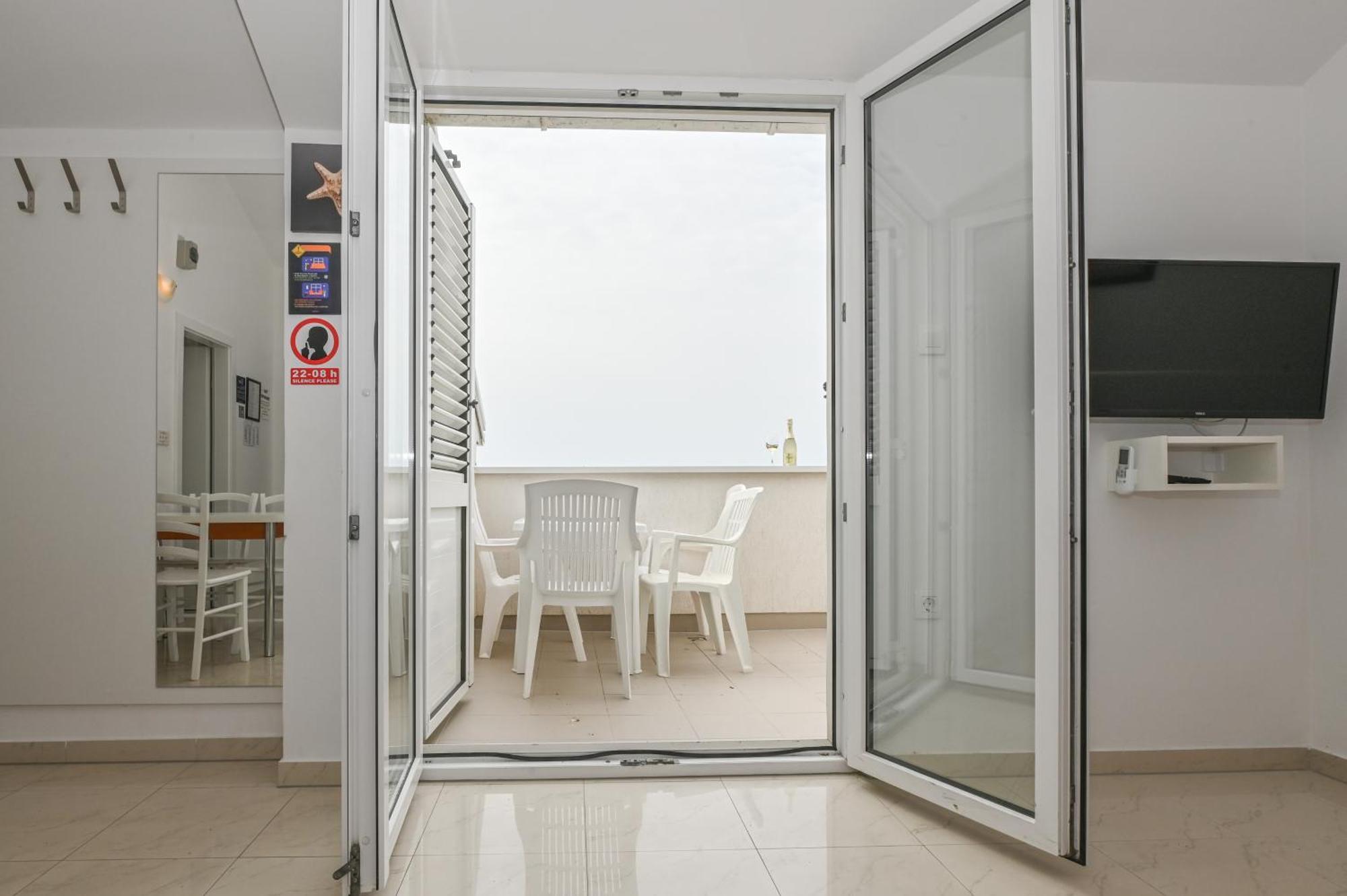 Seagull Pool Apartments & Studios Novalja Exterior photo