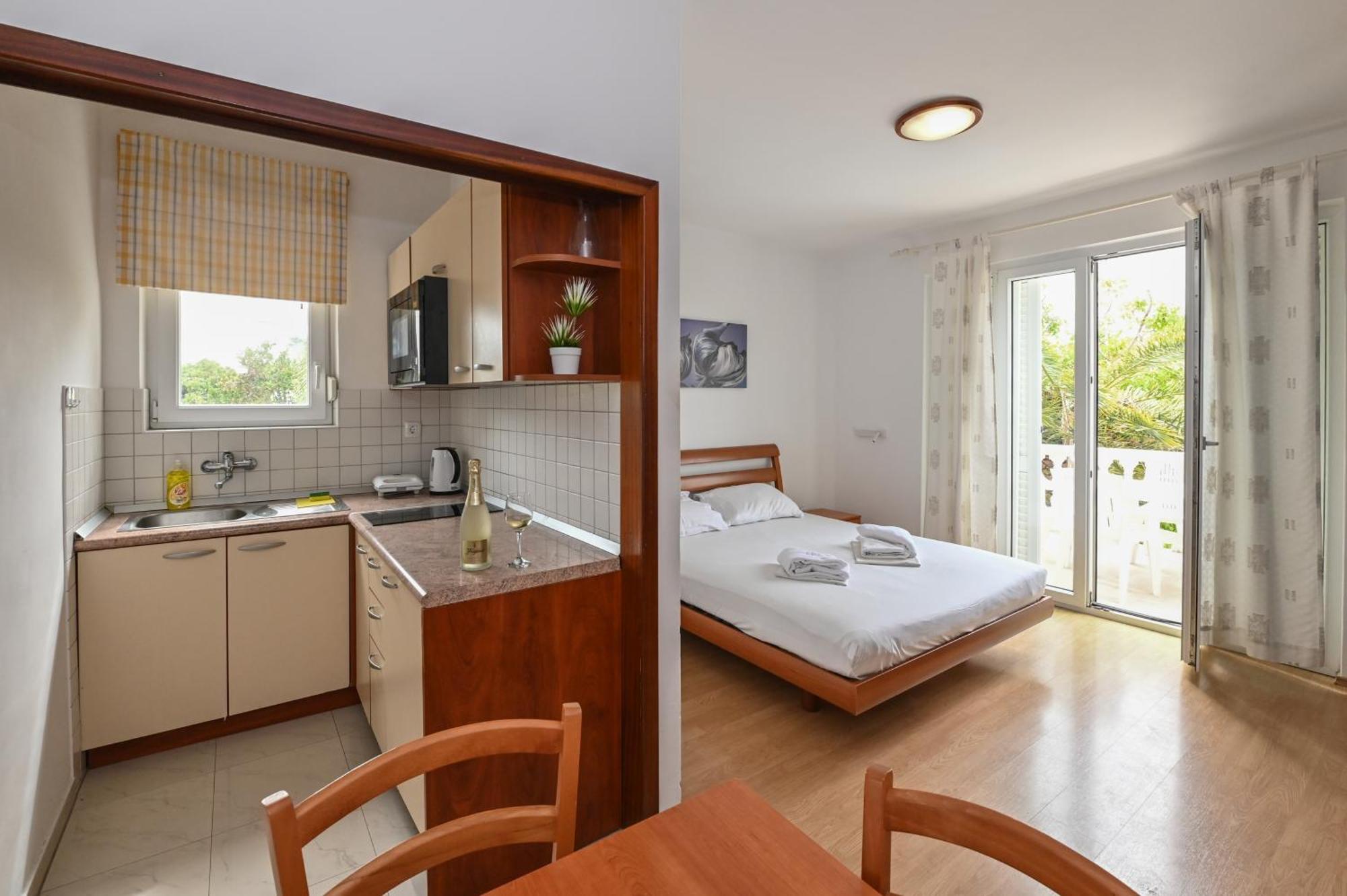 Seagull Pool Apartments & Studios Novalja Exterior photo