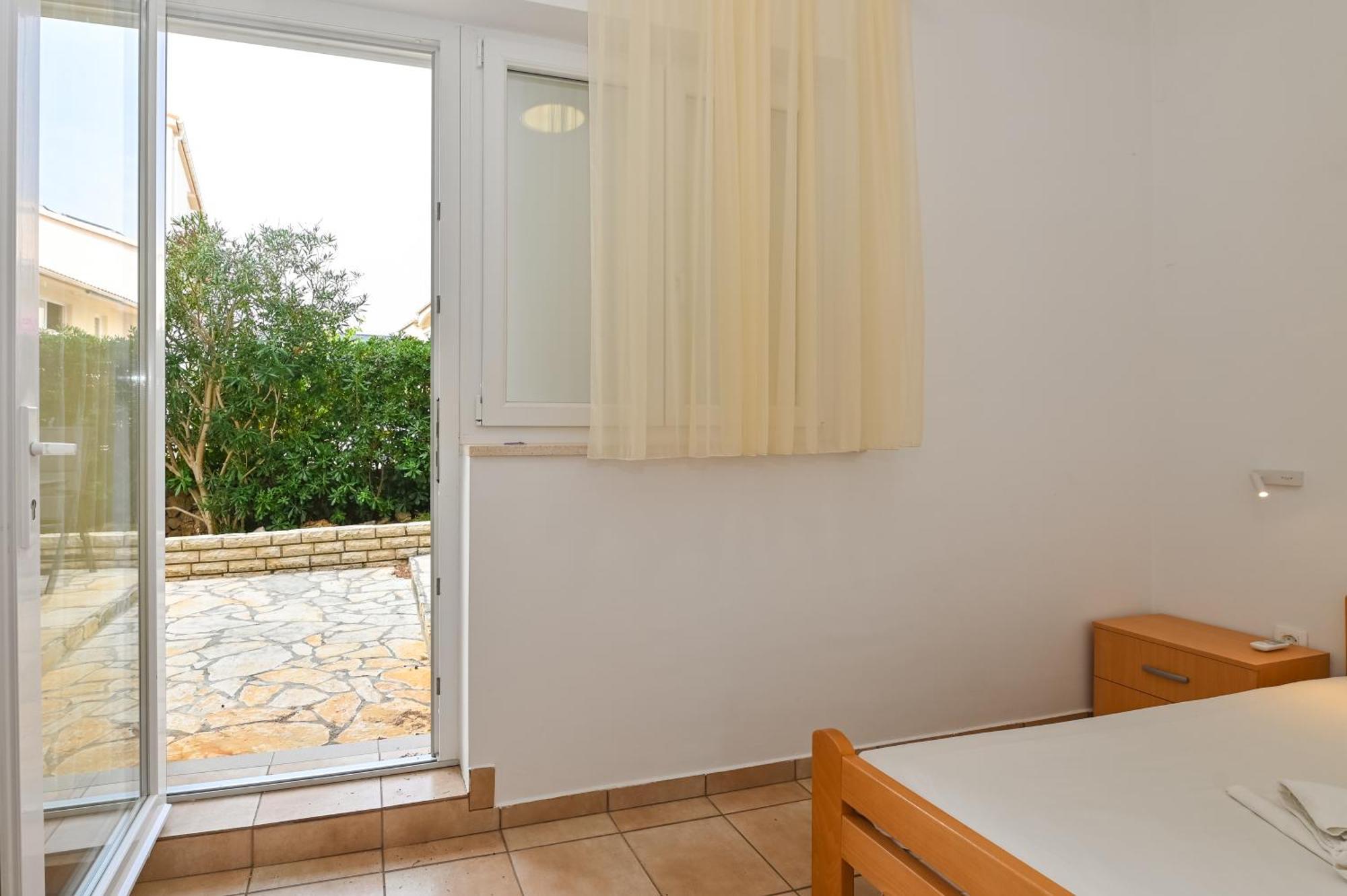 Seagull Pool Apartments & Studios Novalja Room photo