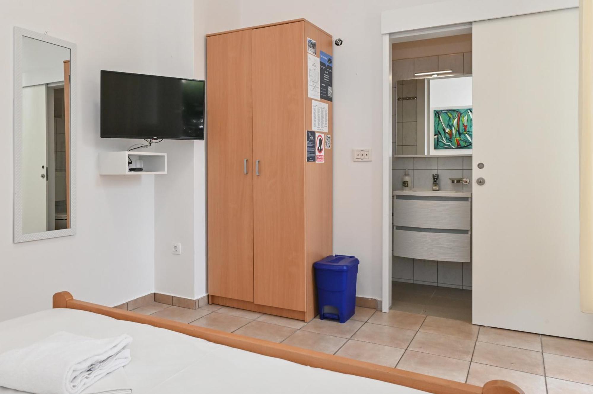Seagull Pool Apartments & Studios Novalja Room photo