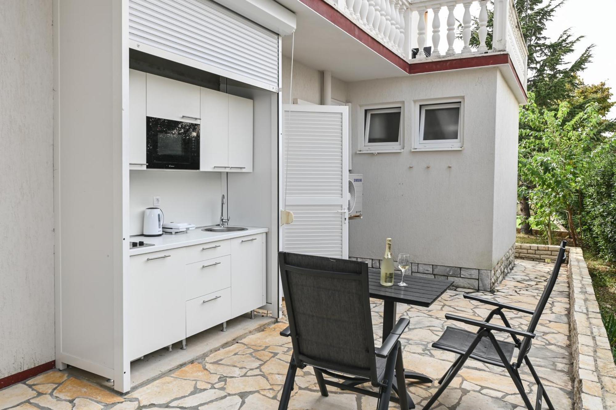 Seagull Pool Apartments & Studios Novalja Room photo
