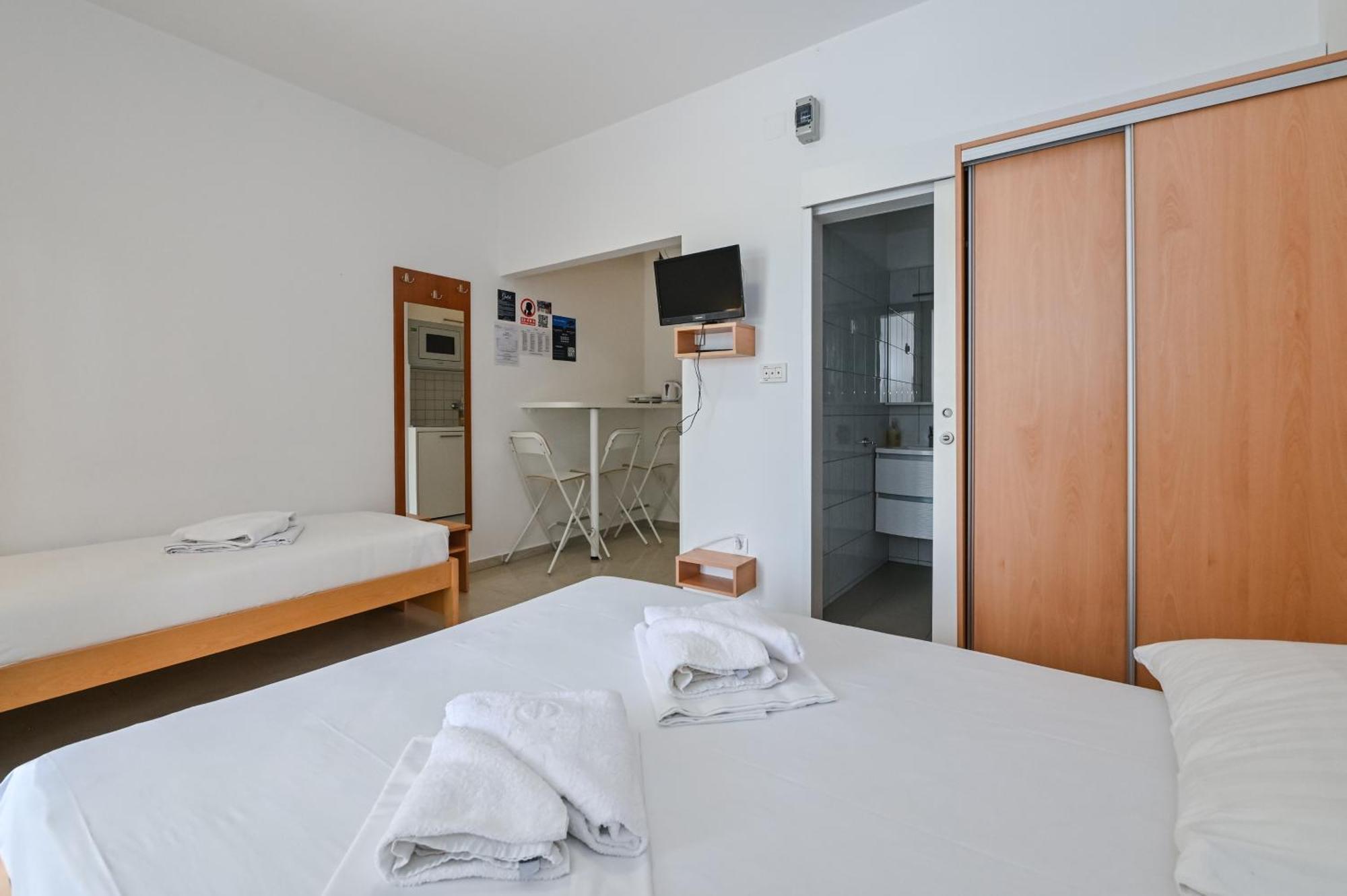 Seagull Pool Apartments & Studios Novalja Room photo