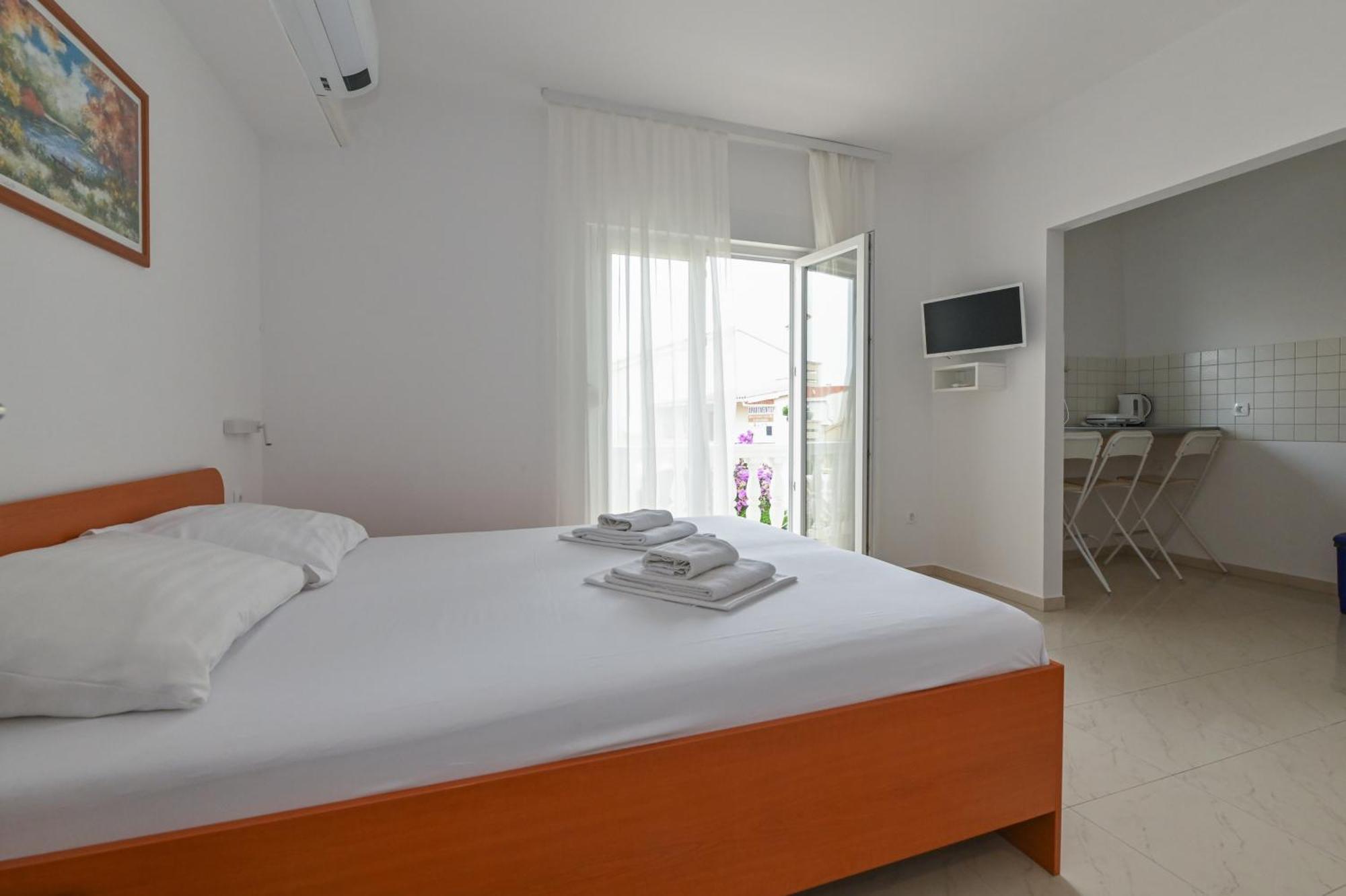 Seagull Pool Apartments & Studios Novalja Room photo